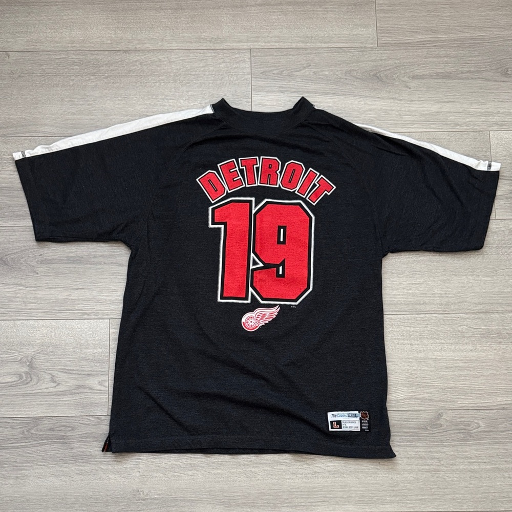 Detroit Red Wings Yzerman 19 90’s Vinatge NHL T-Shirt